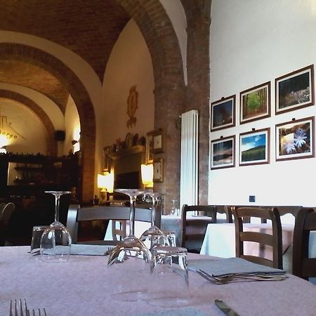 ホテル Cisterna Nel Borgo カスティリオーネ・ドルチャ エクステリア 写真
